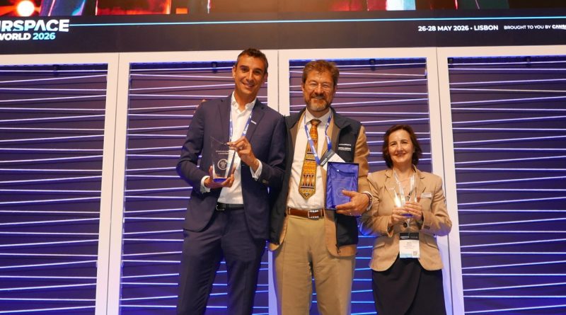 FREQUENTIS and Greenland Airports win Seamless Skies award in the Remarkable People & Workforce category at Airspace World
